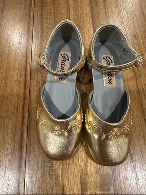 Metallic Gold Mary Jane Dress Shoes, Like New Condition